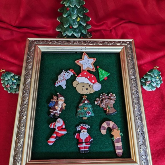 Collection Of Ten Vintage Holiday Pins Resin And Wood - Picture 2 of 7